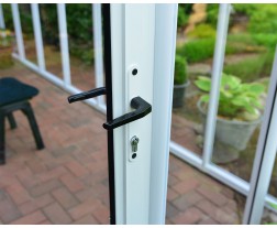 Lockable door handle